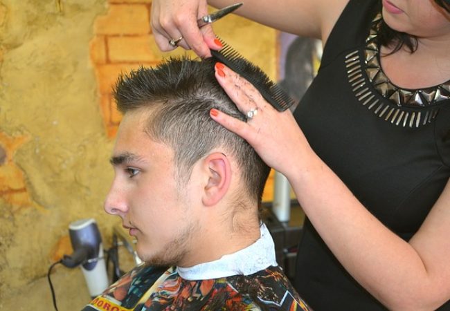 Camion salon de coiffure - coiffeur itinérant